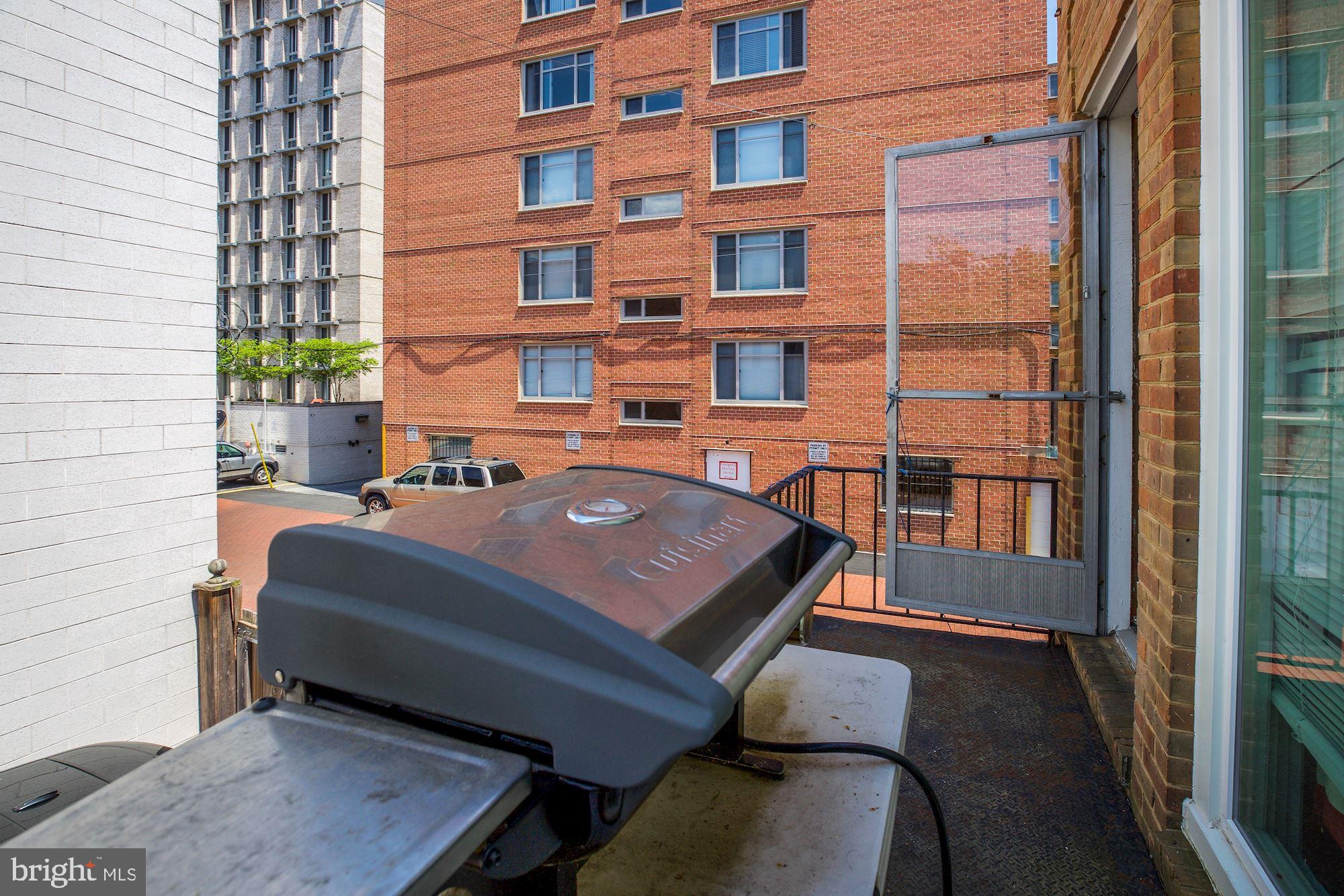 2521 QUEEN ANNES LANE NW