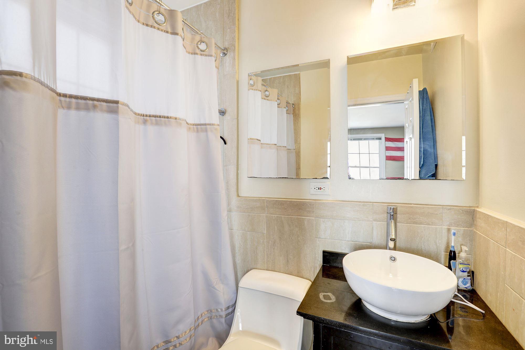 2521 QUEEN ANNES LANE NW