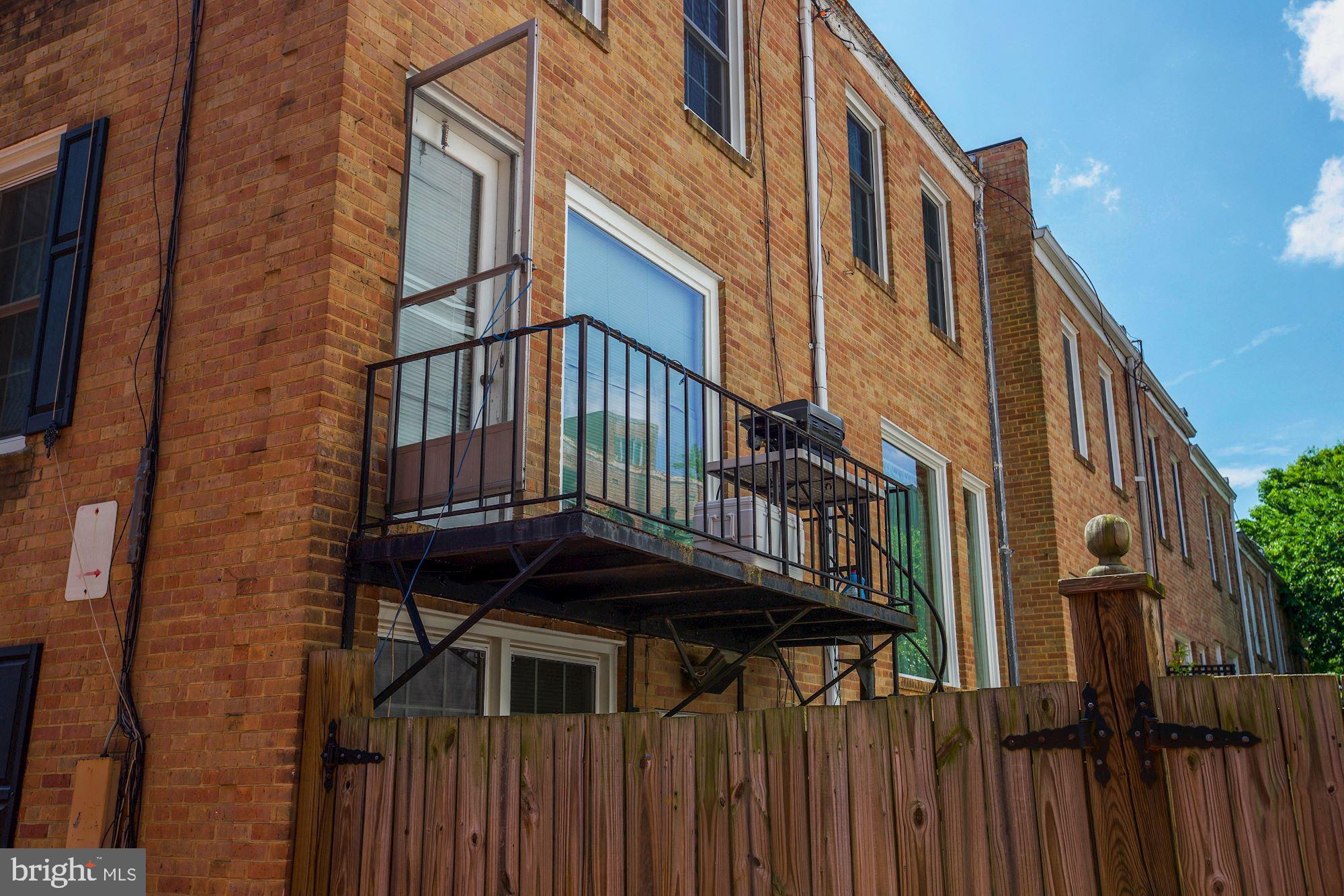 2521 QUEEN ANNES LANE NW