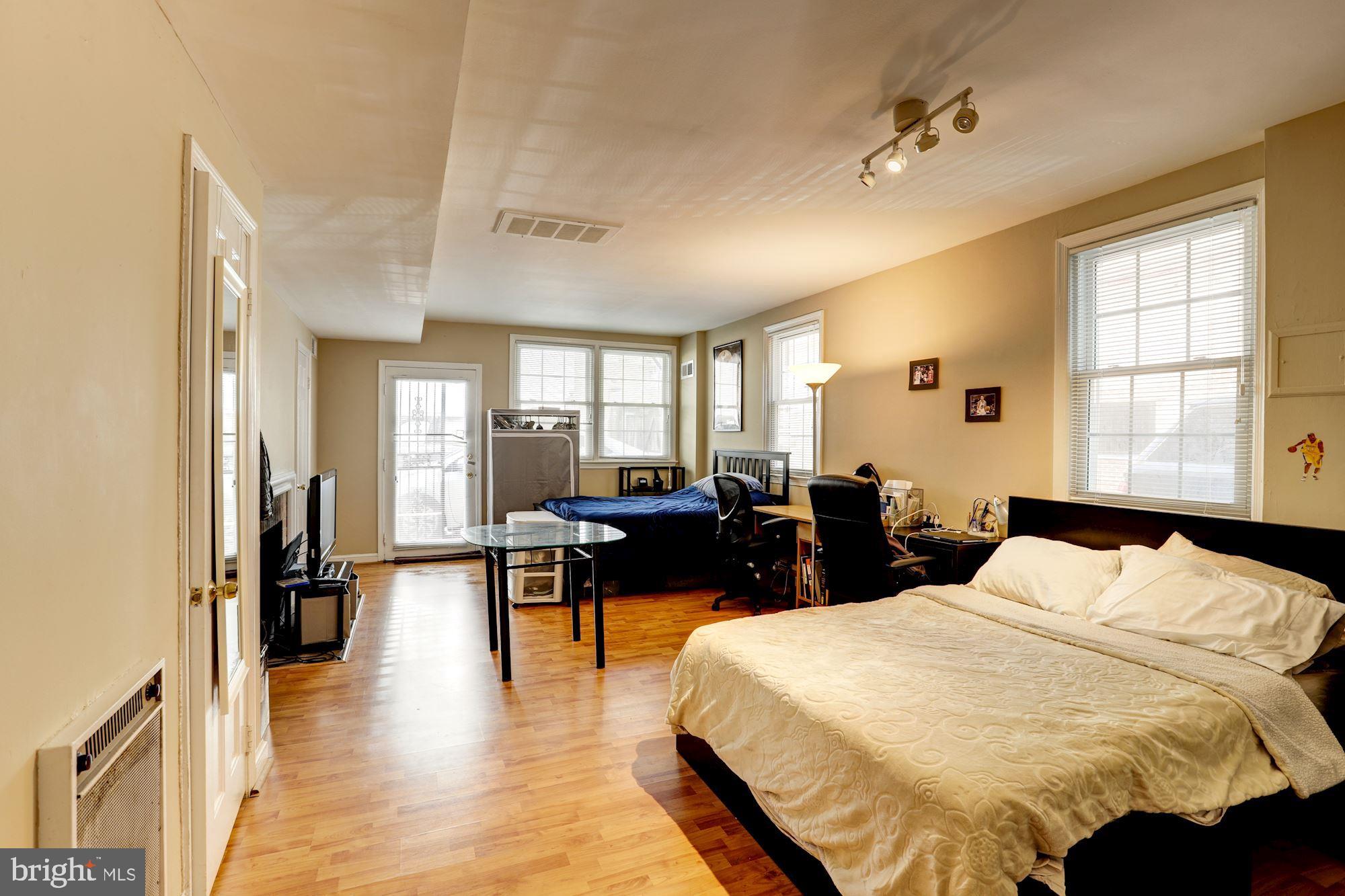 2521 QUEEN ANNES LANE NW