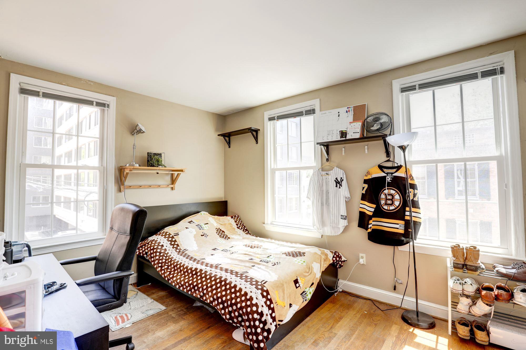 2521 QUEEN ANNES LANE NW