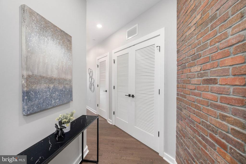 300 8TH STREET NE 402