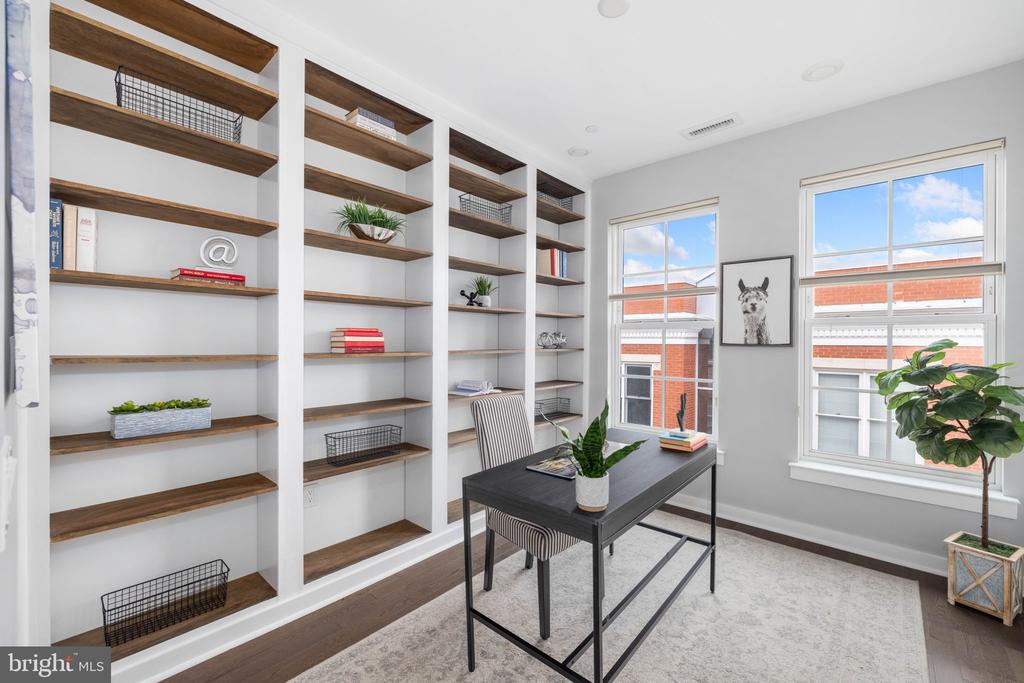 300 8TH STREET NE 402