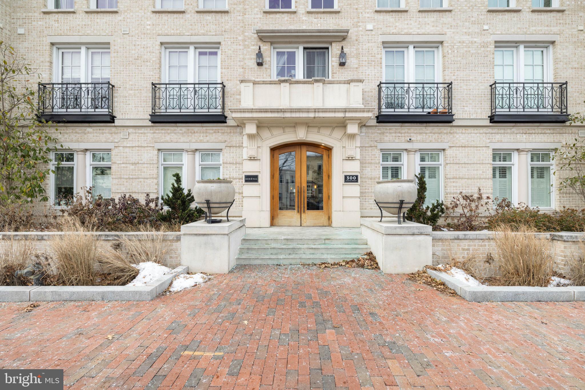 300 8TH STREET NE 402