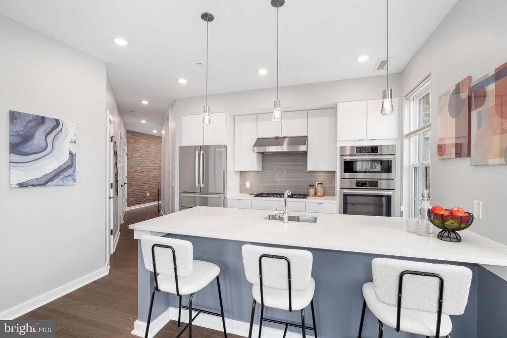 300 8TH STREET NE 402
