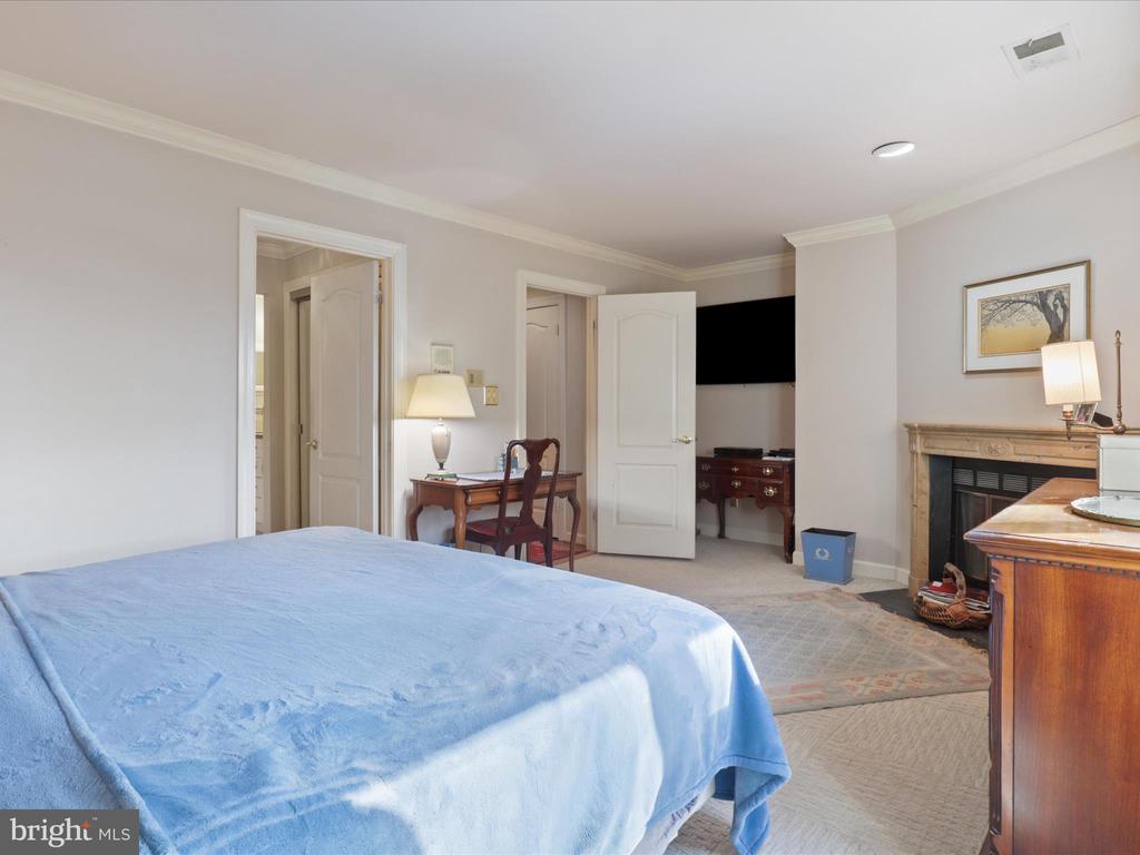4012 CHANCERY COURT NW