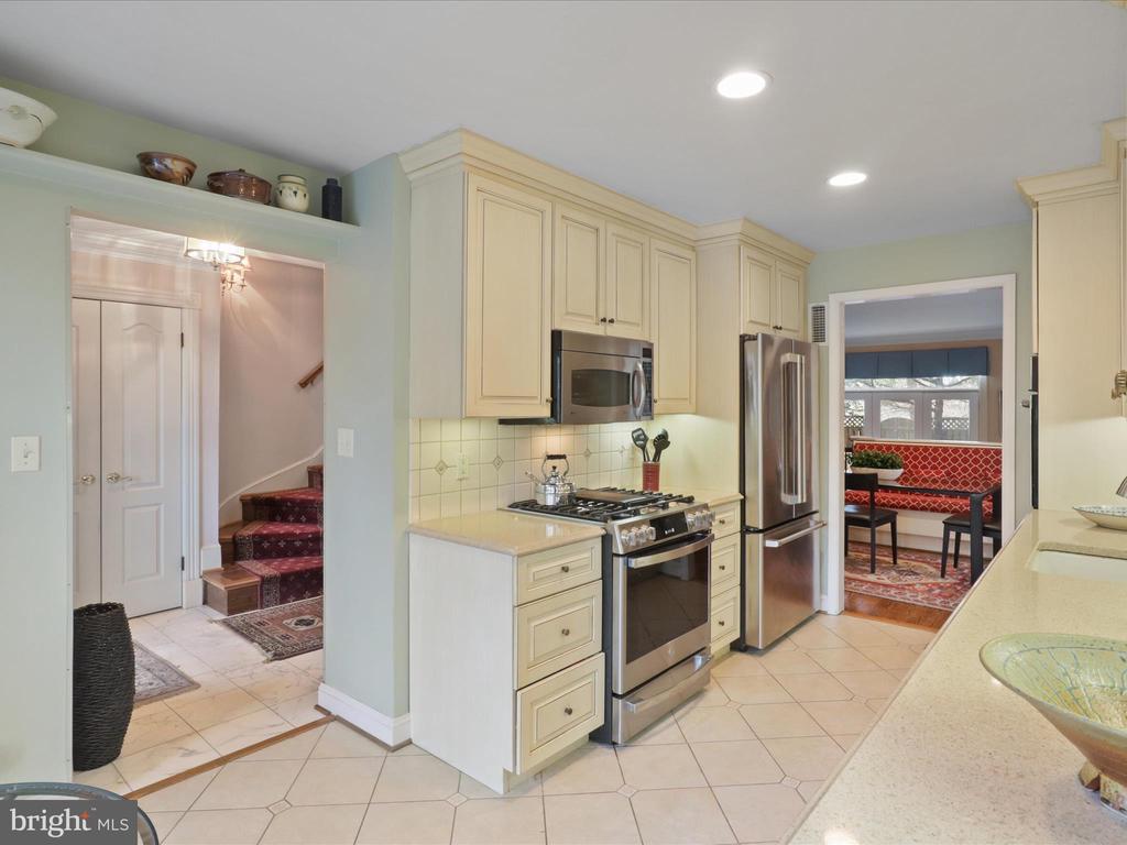 4012 CHANCERY COURT NW
