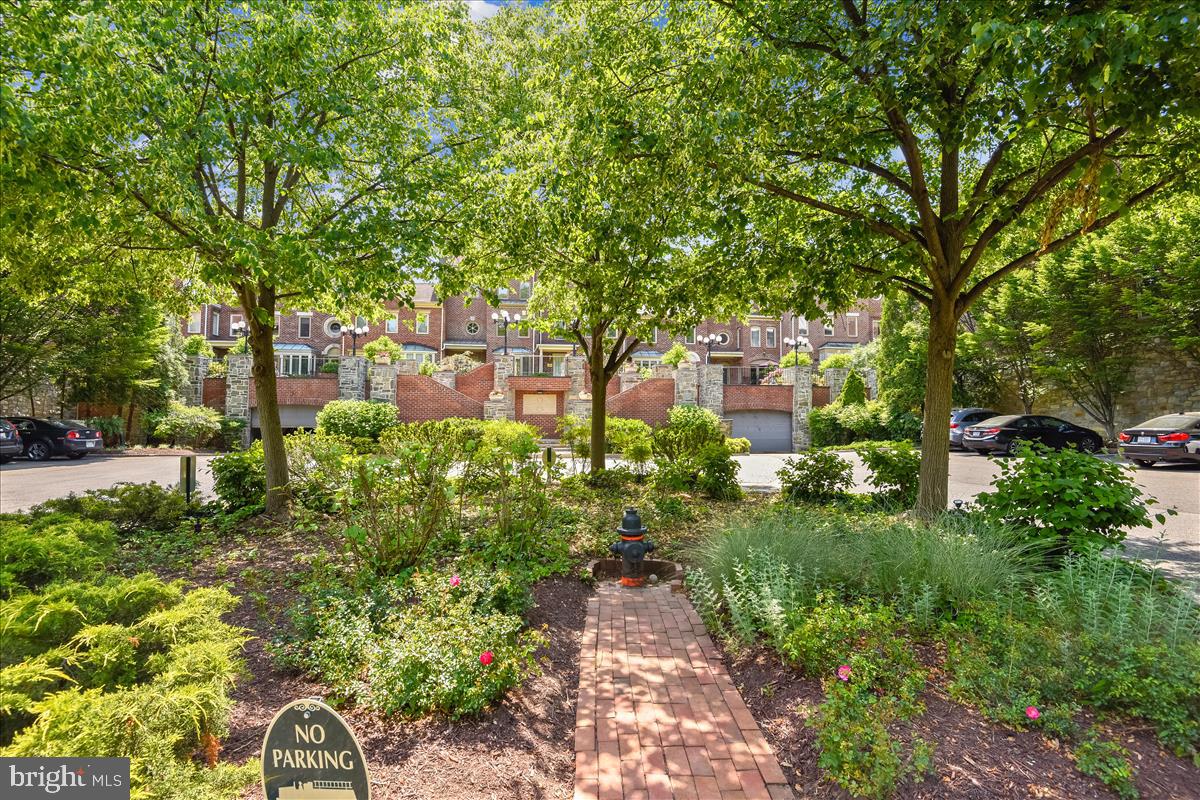 4012 CHANCERY COURT NW