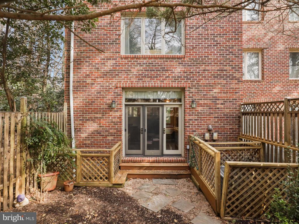 4012 CHANCERY COURT NW