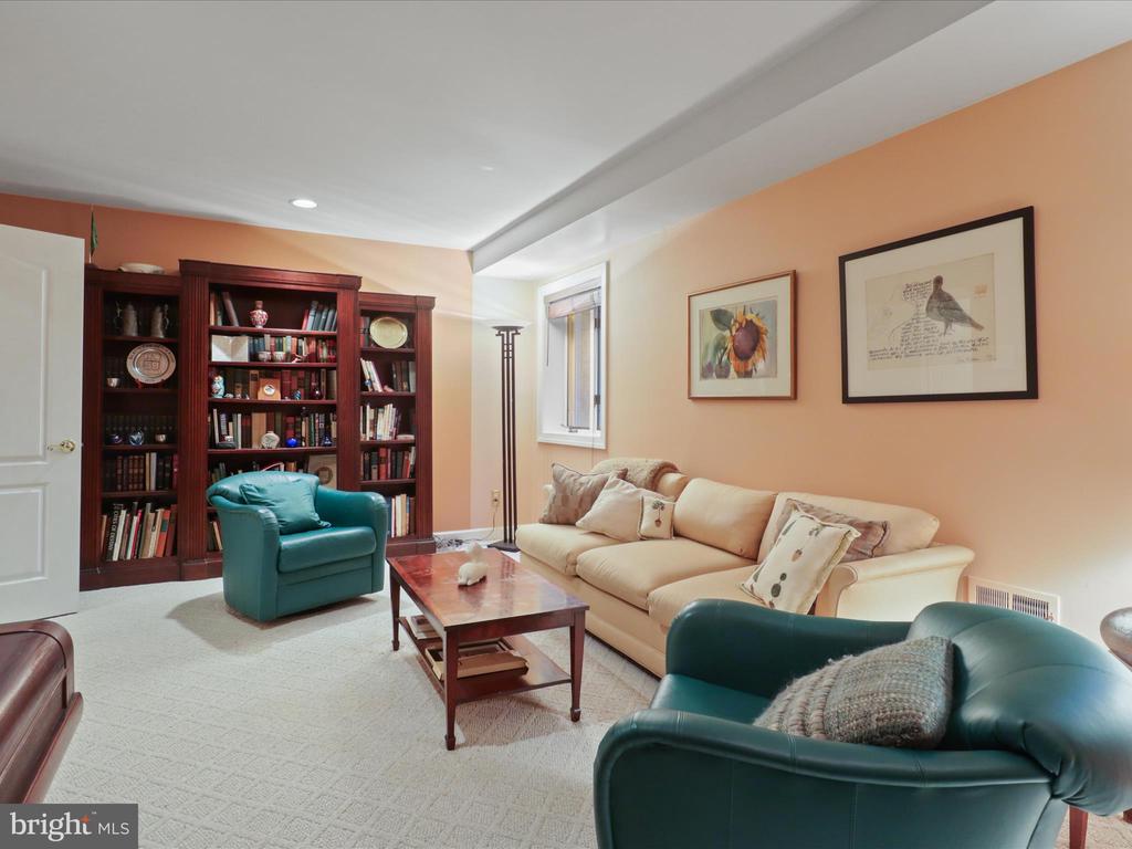 4012 CHANCERY COURT NW