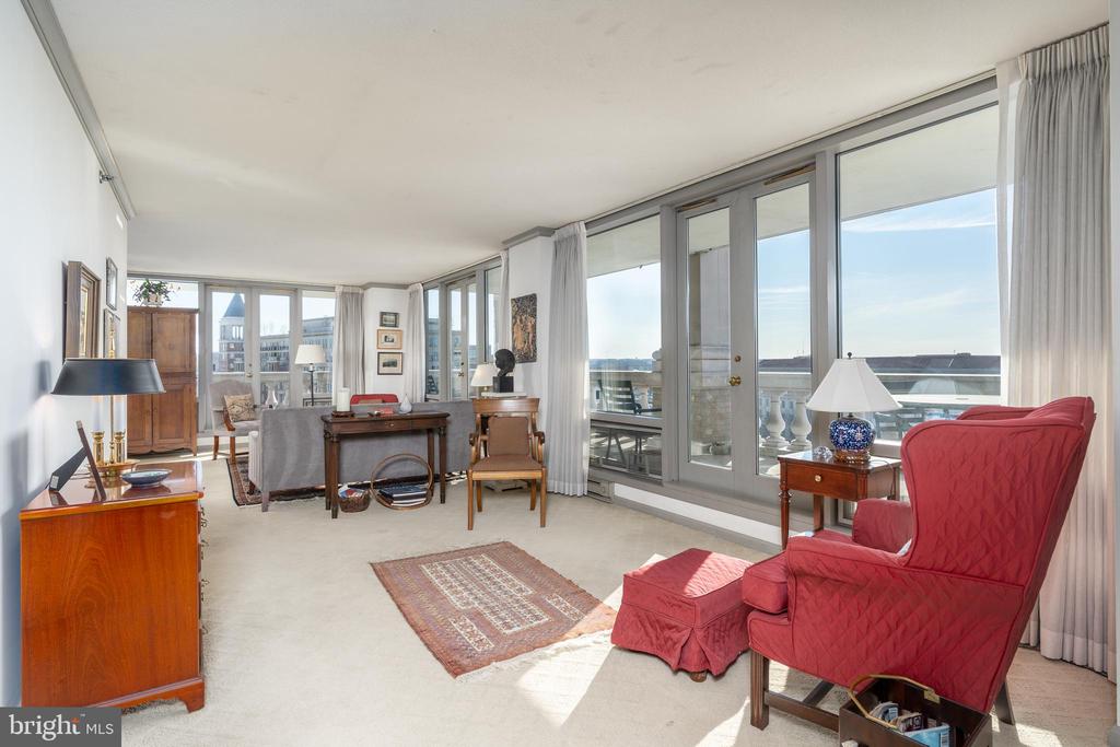 701 PENNSYLVANIA AVENUE NW 1116