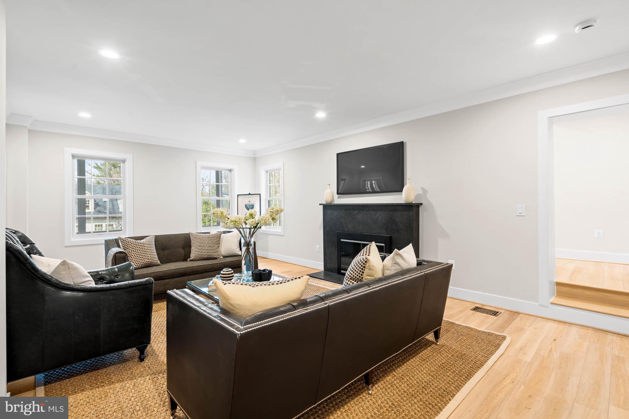 3517 RODMAN STREET NW