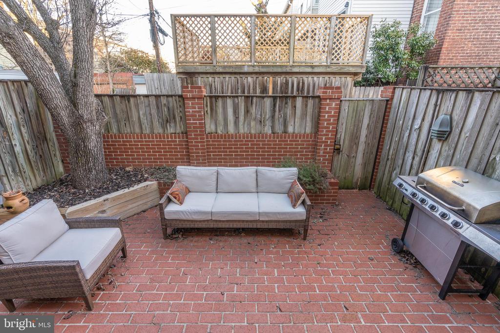 425 6TH STREET NE