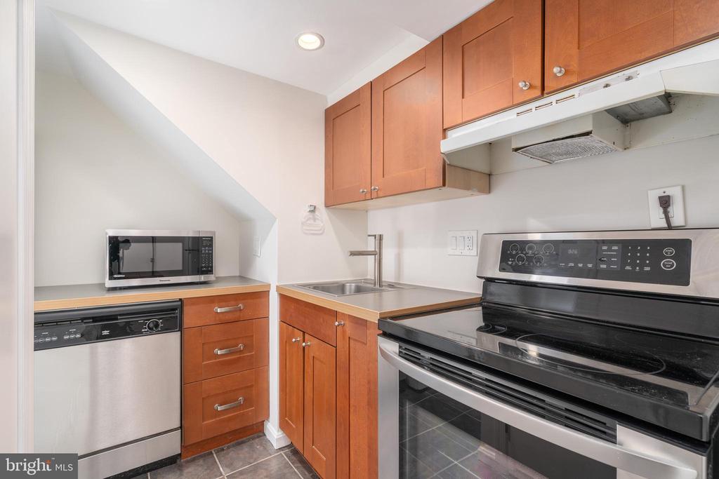 425 6TH STREET NE