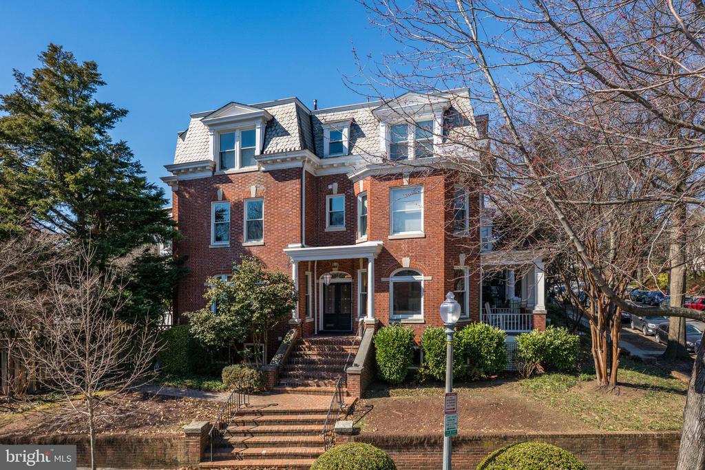 2862 28TH STREET NW