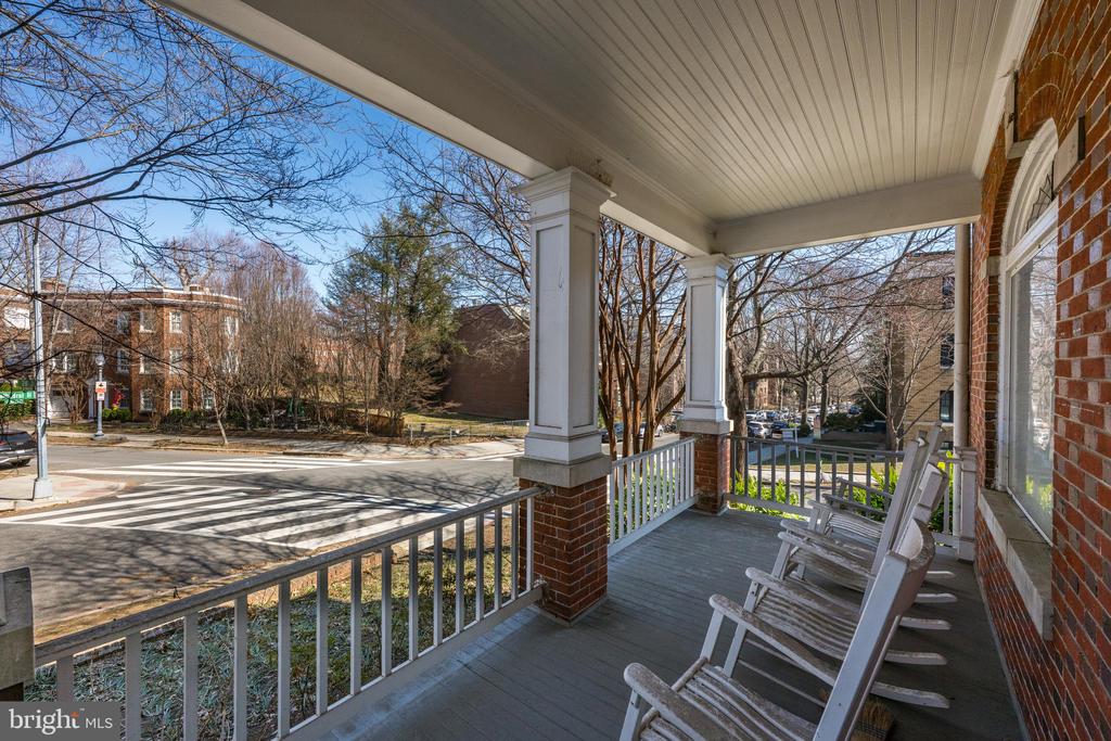 2862 28TH STREET NW