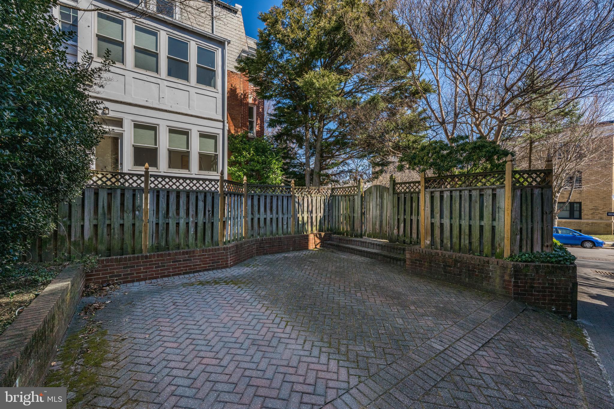2862 28TH STREET NW