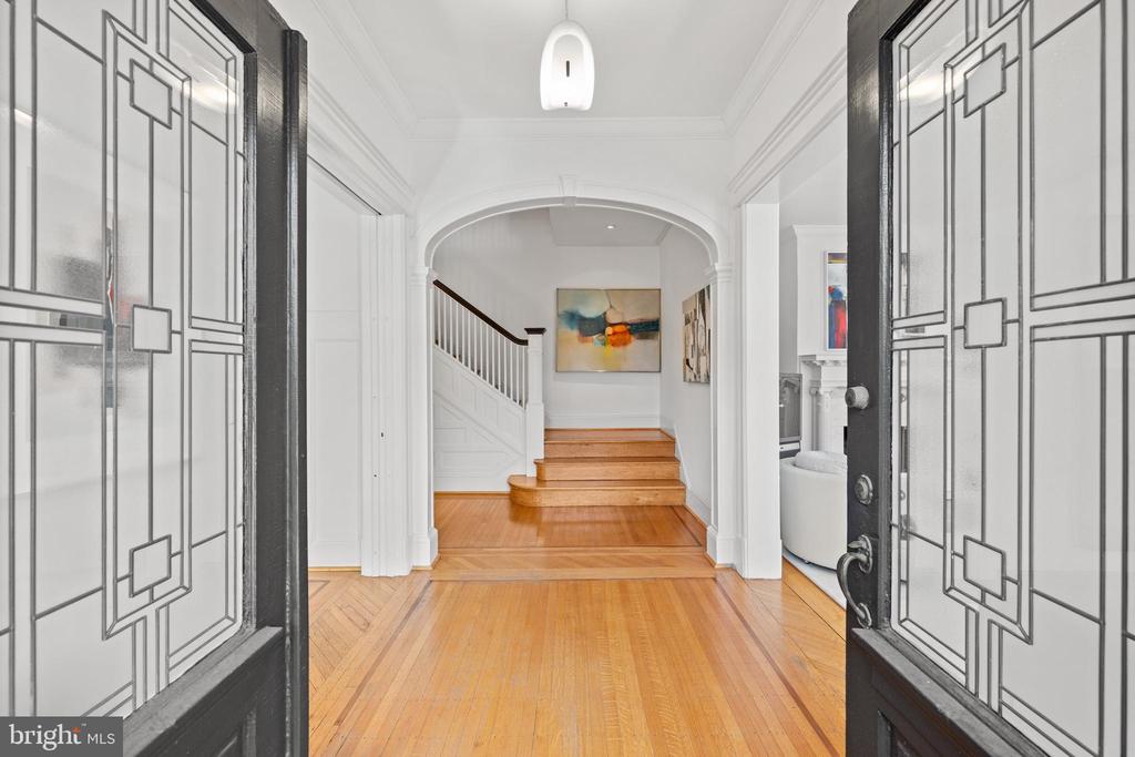 2862 28TH STREET NW