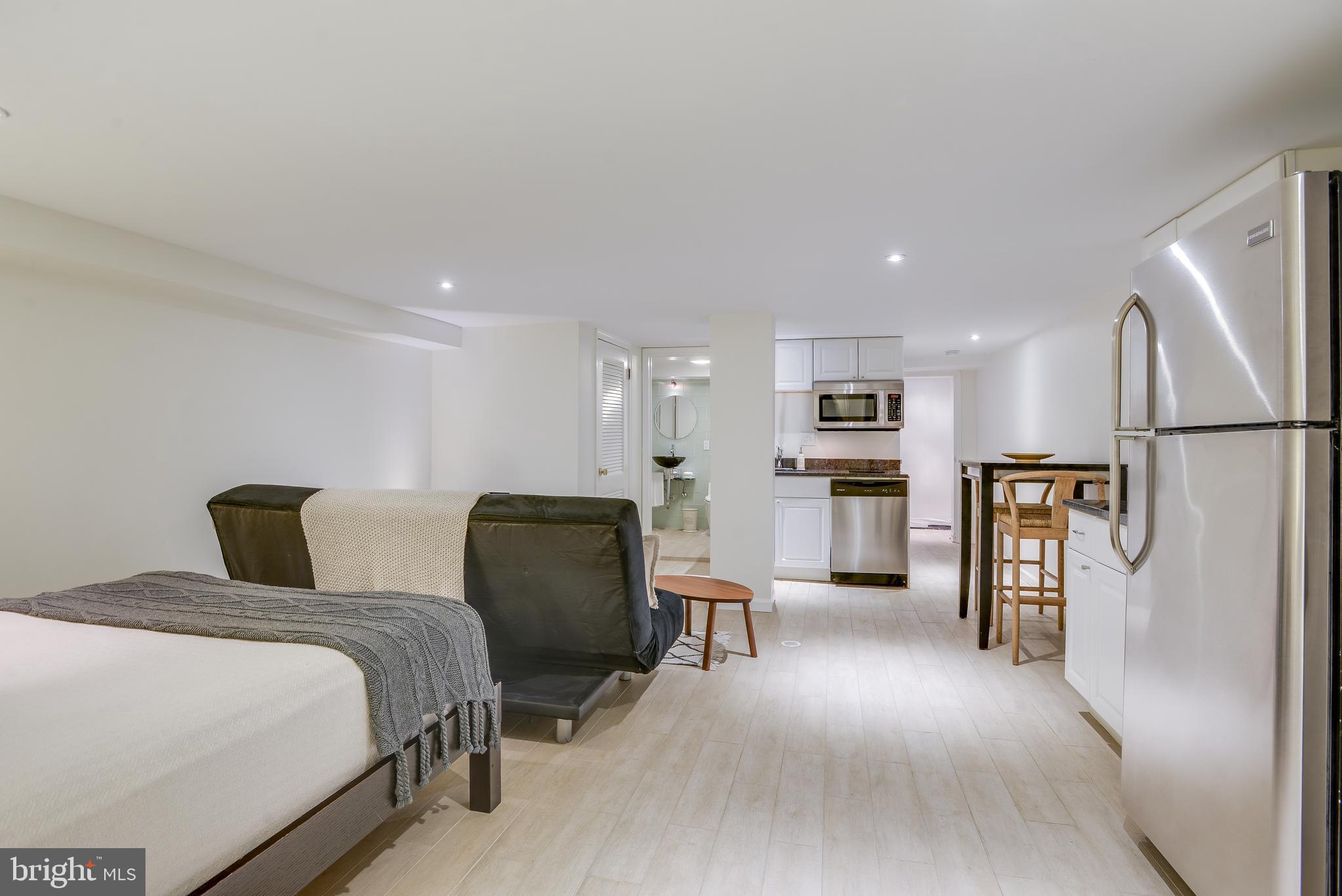 2120 NW NEWPORT PLACE NW