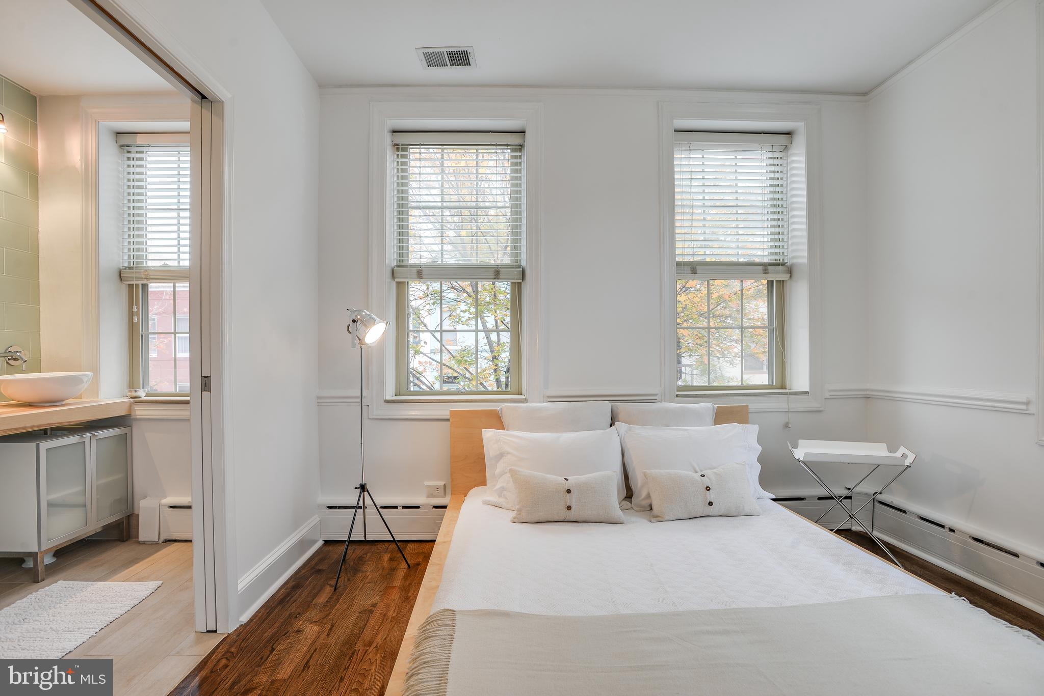 2120 NW NEWPORT PLACE NW