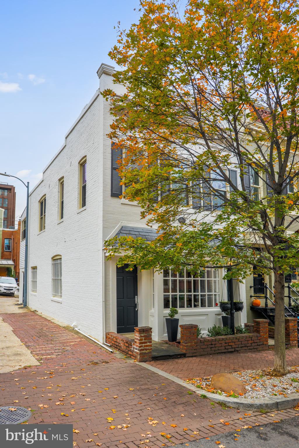 2120 NW NEWPORT PLACE NW