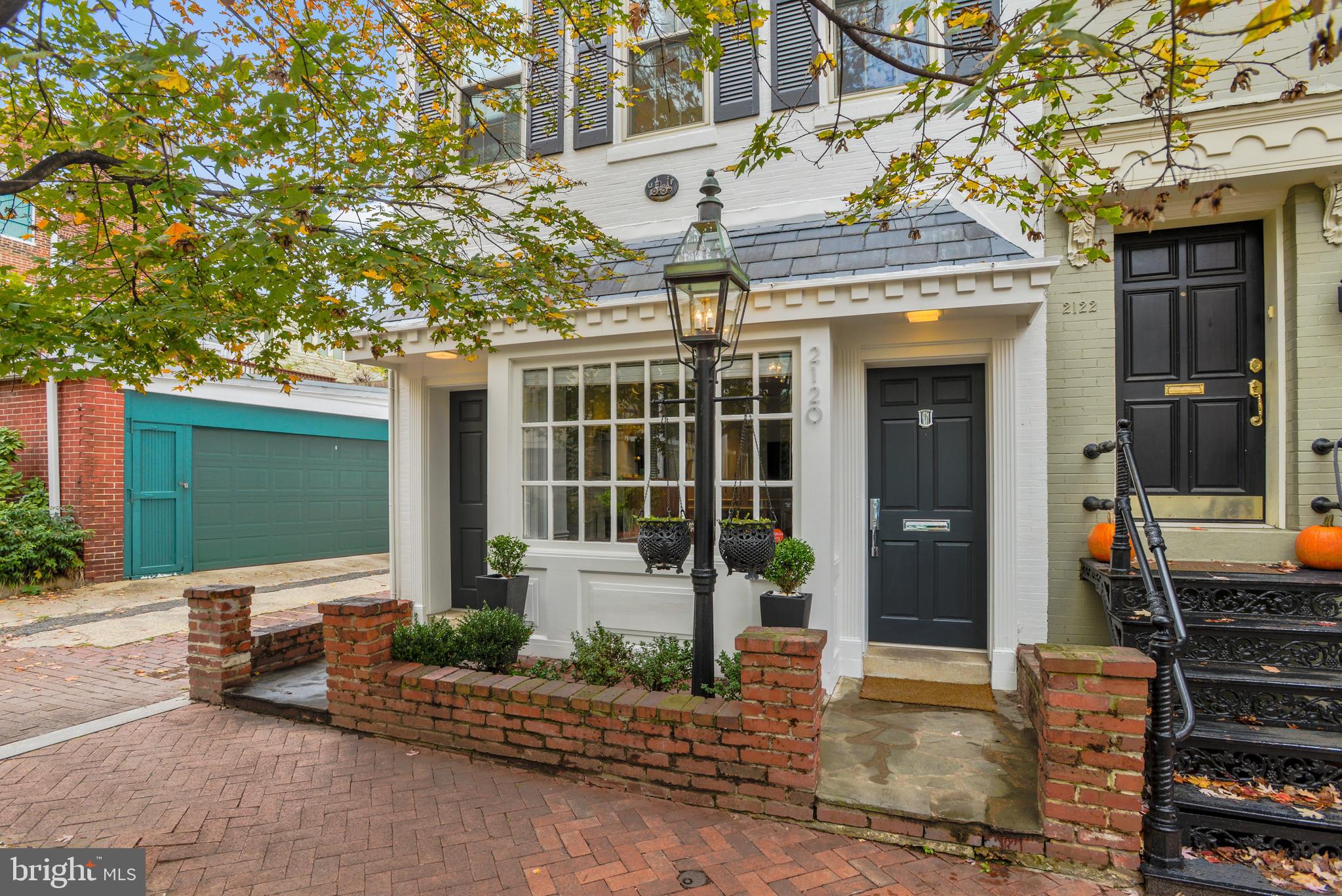 2120 NW NEWPORT PLACE NW