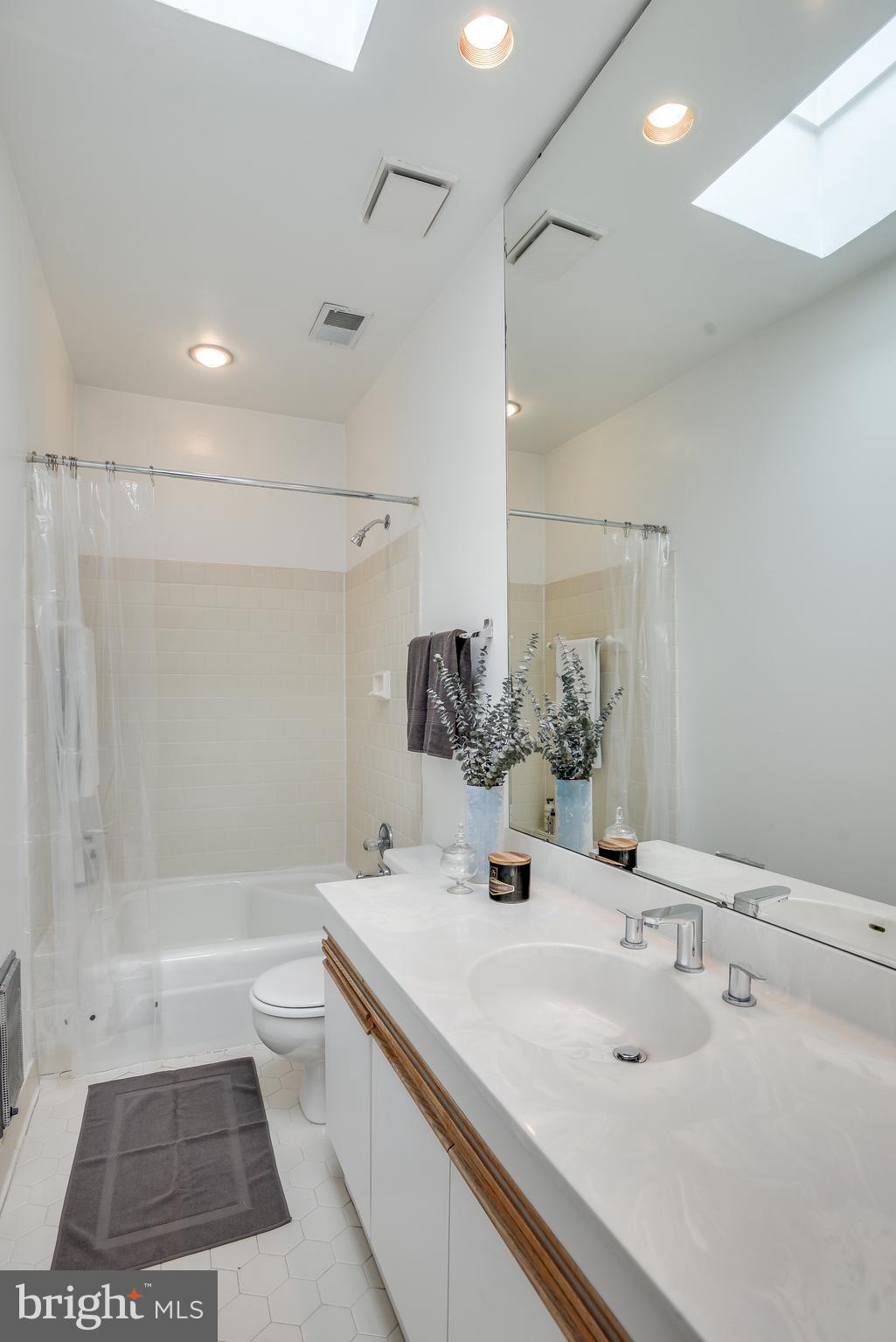 2120 NW NEWPORT PLACE NW