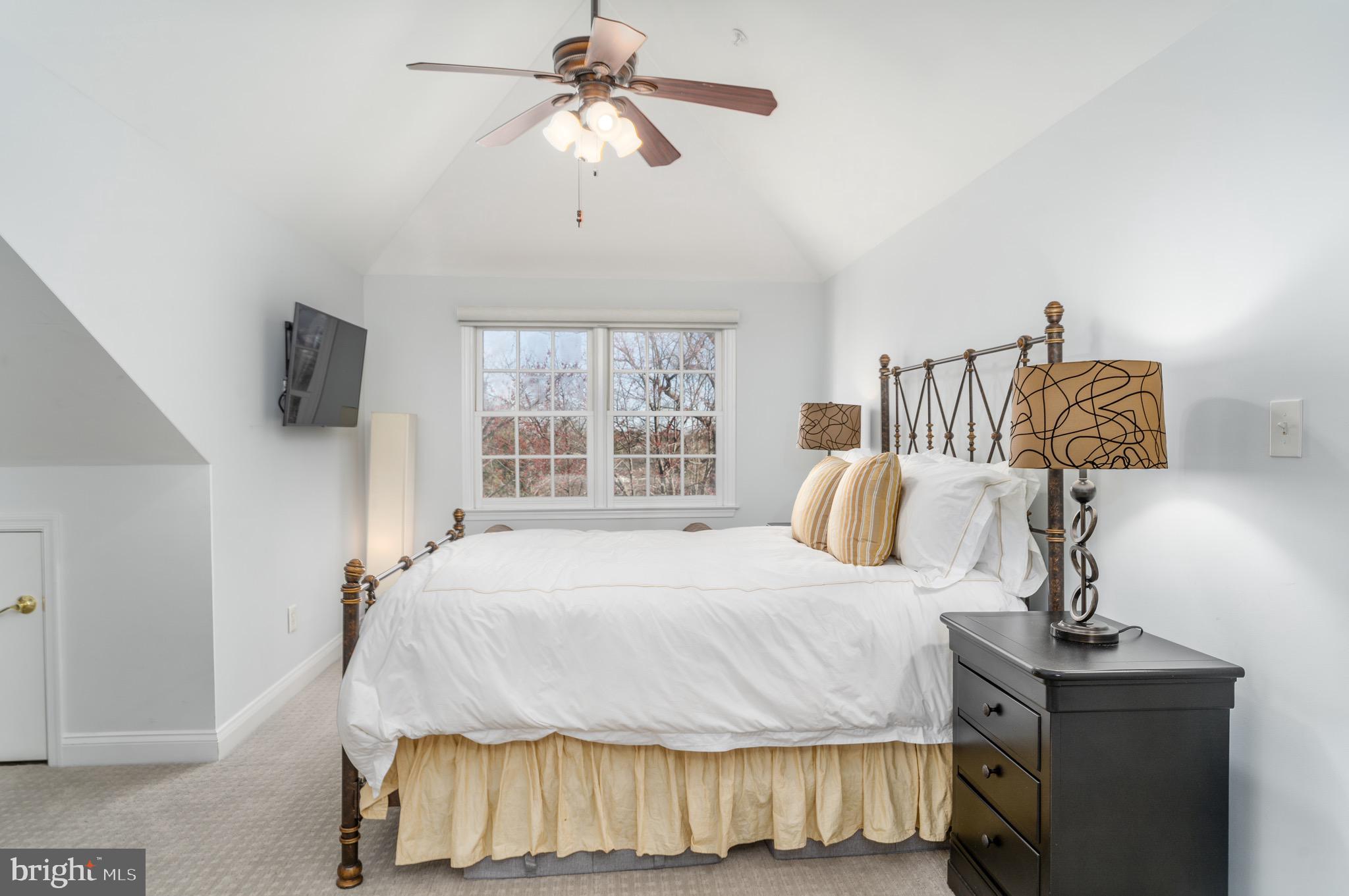 3910 HILLANDALE COURT NW