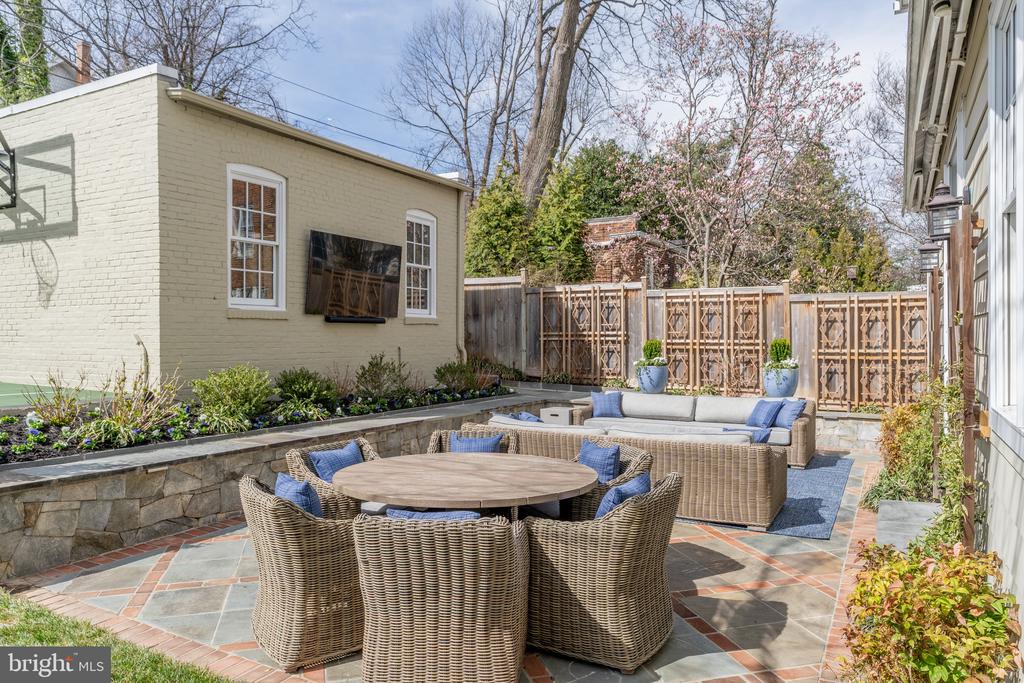 2716 36TH PLACE NW