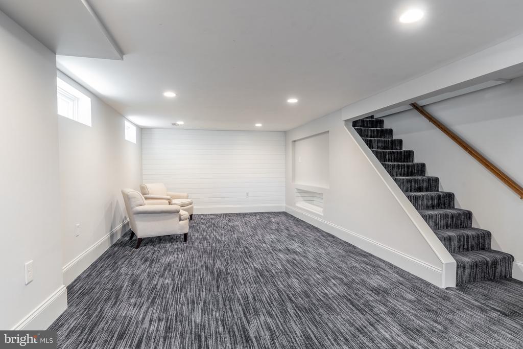 2716 36TH PLACE NW