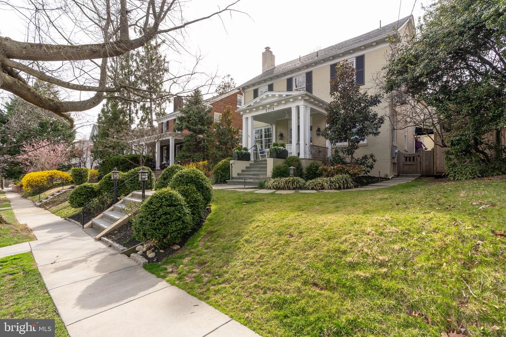 2716 36TH PLACE NW