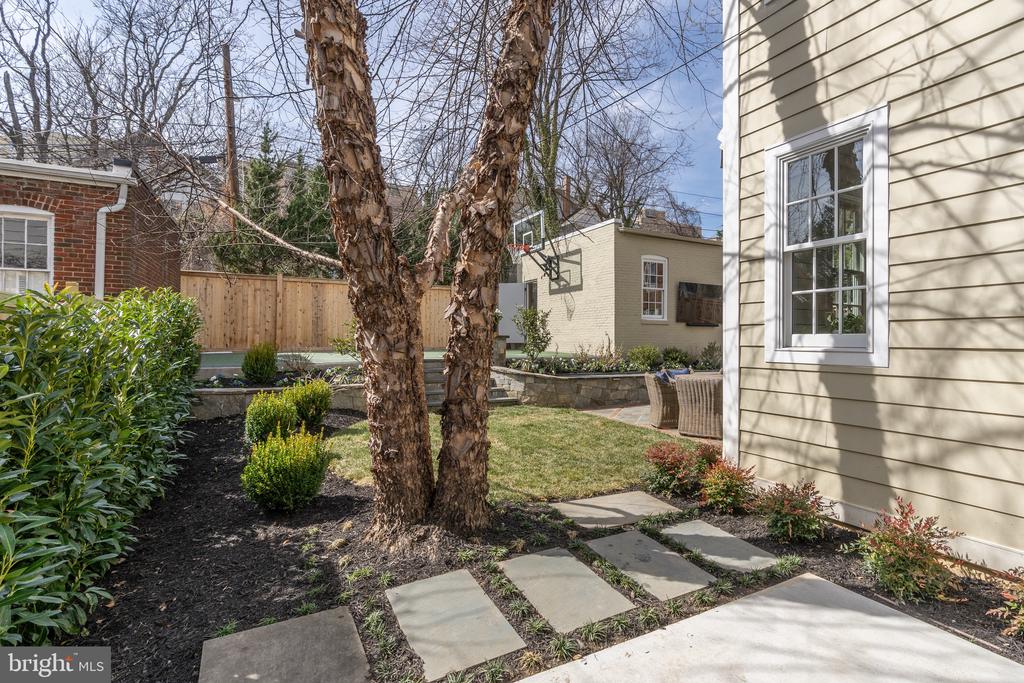 2716 36TH PLACE NW