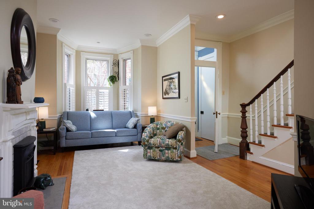 423 3RD STREET NE