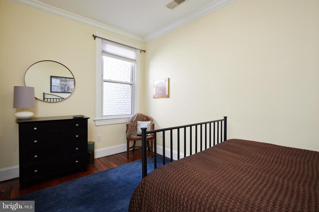 423 3RD STREET NE