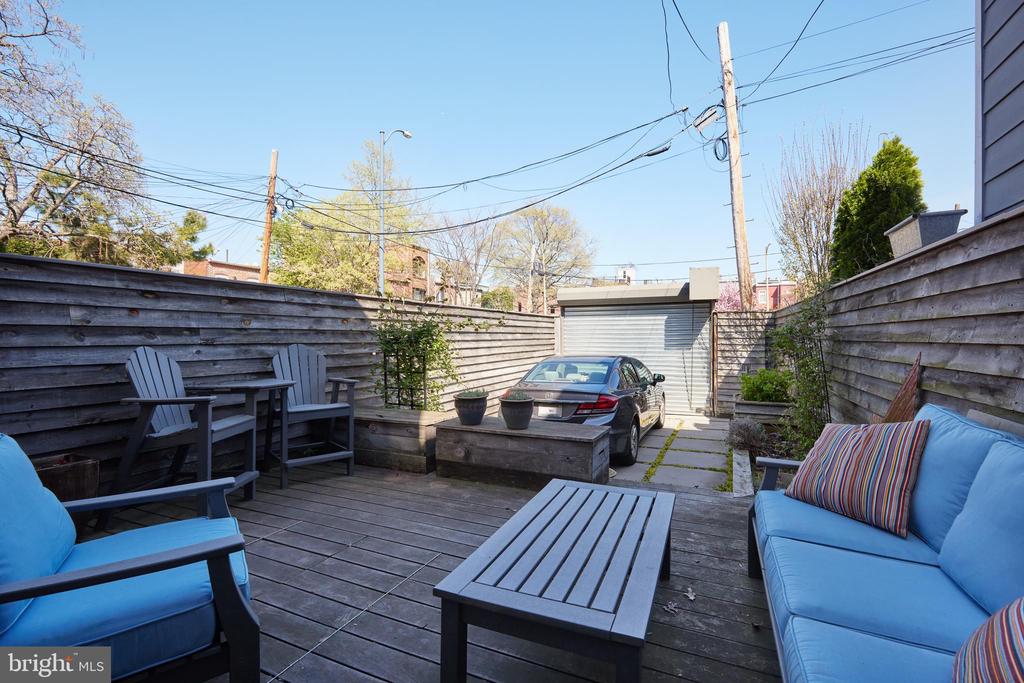 423 3RD STREET NE
