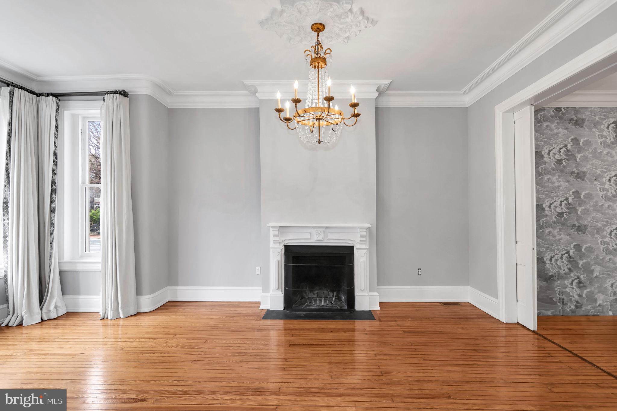 1102 E CAPITOL STREET NE