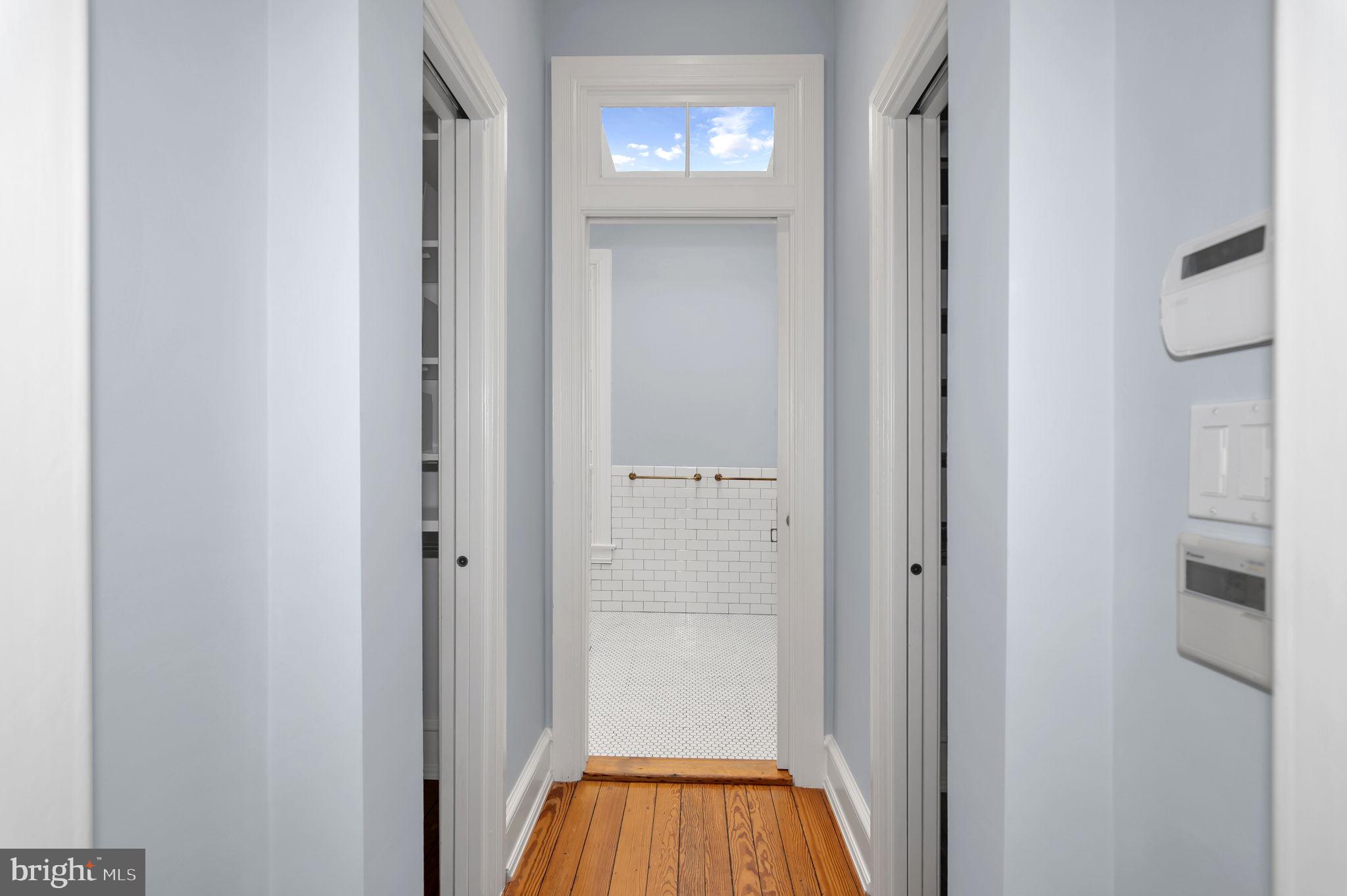 1102 E CAPITOL STREET NE