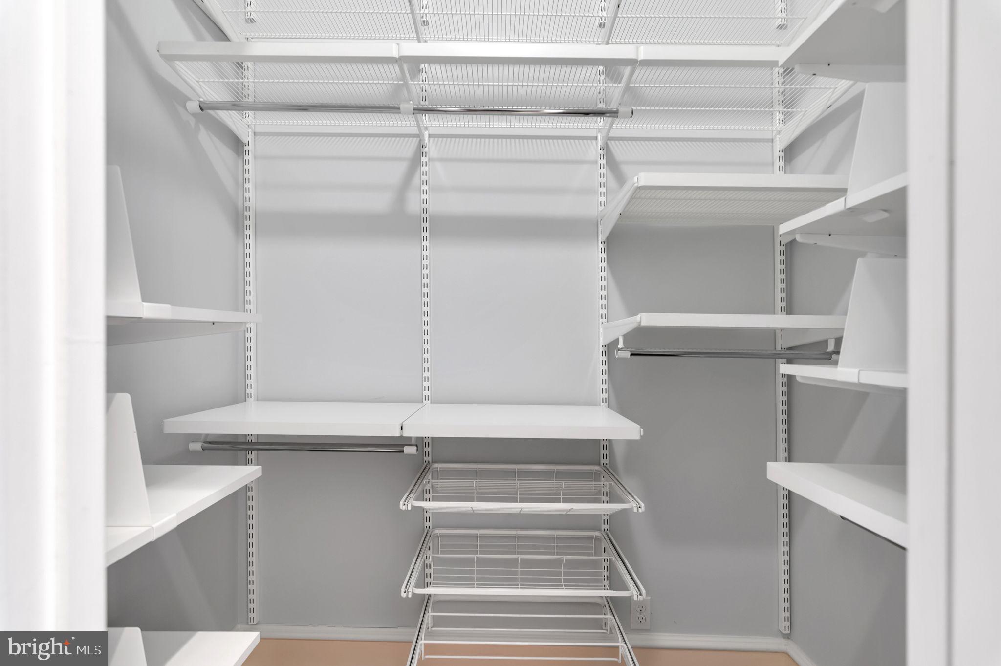 1102 E CAPITOL STREET NE