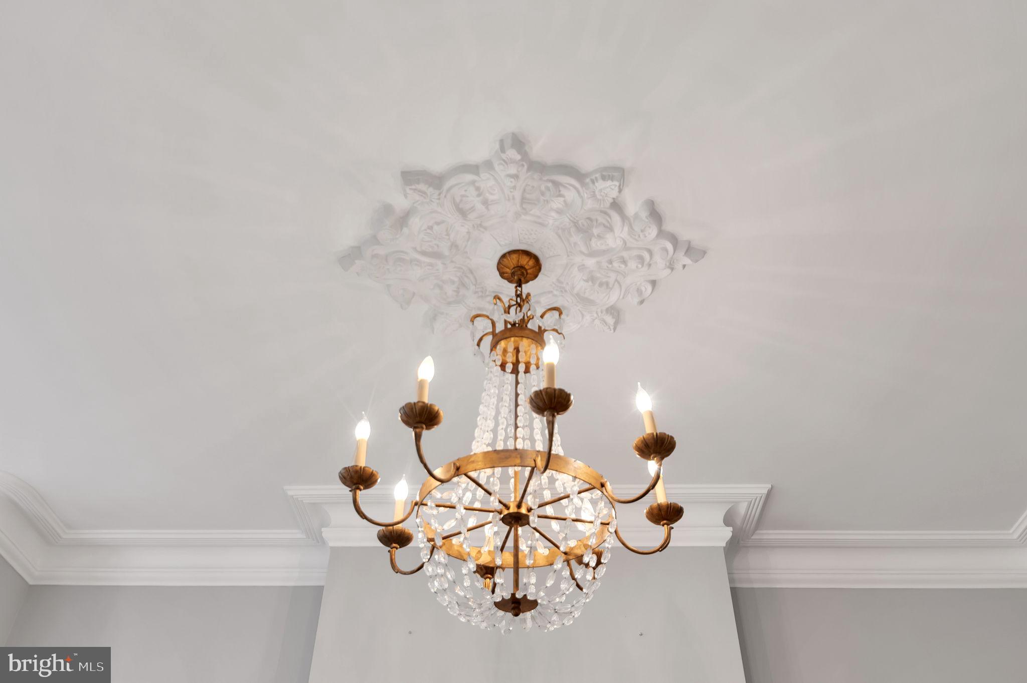 1102 E CAPITOL STREET NE