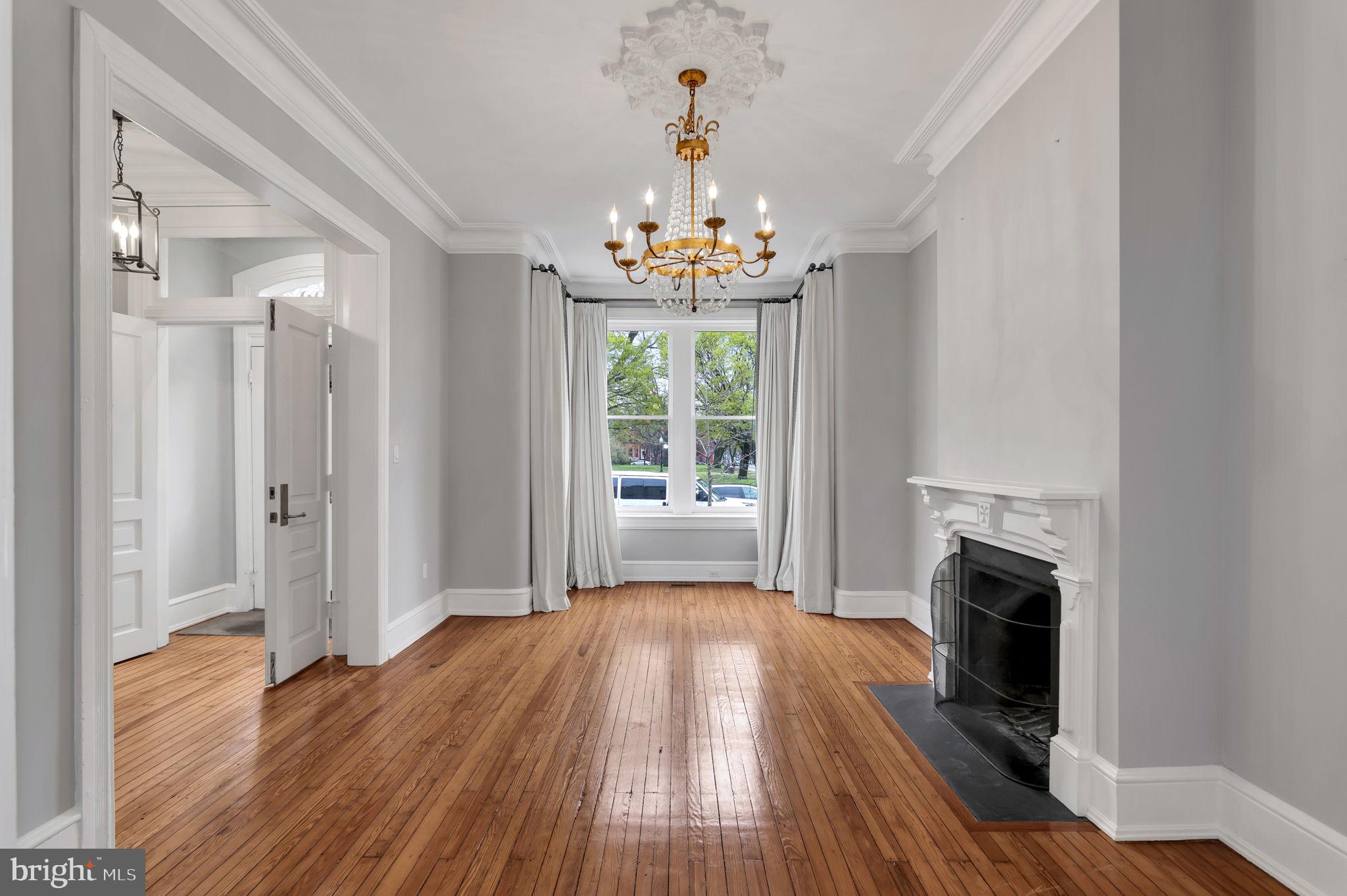 1102 E CAPITOL STREET NE