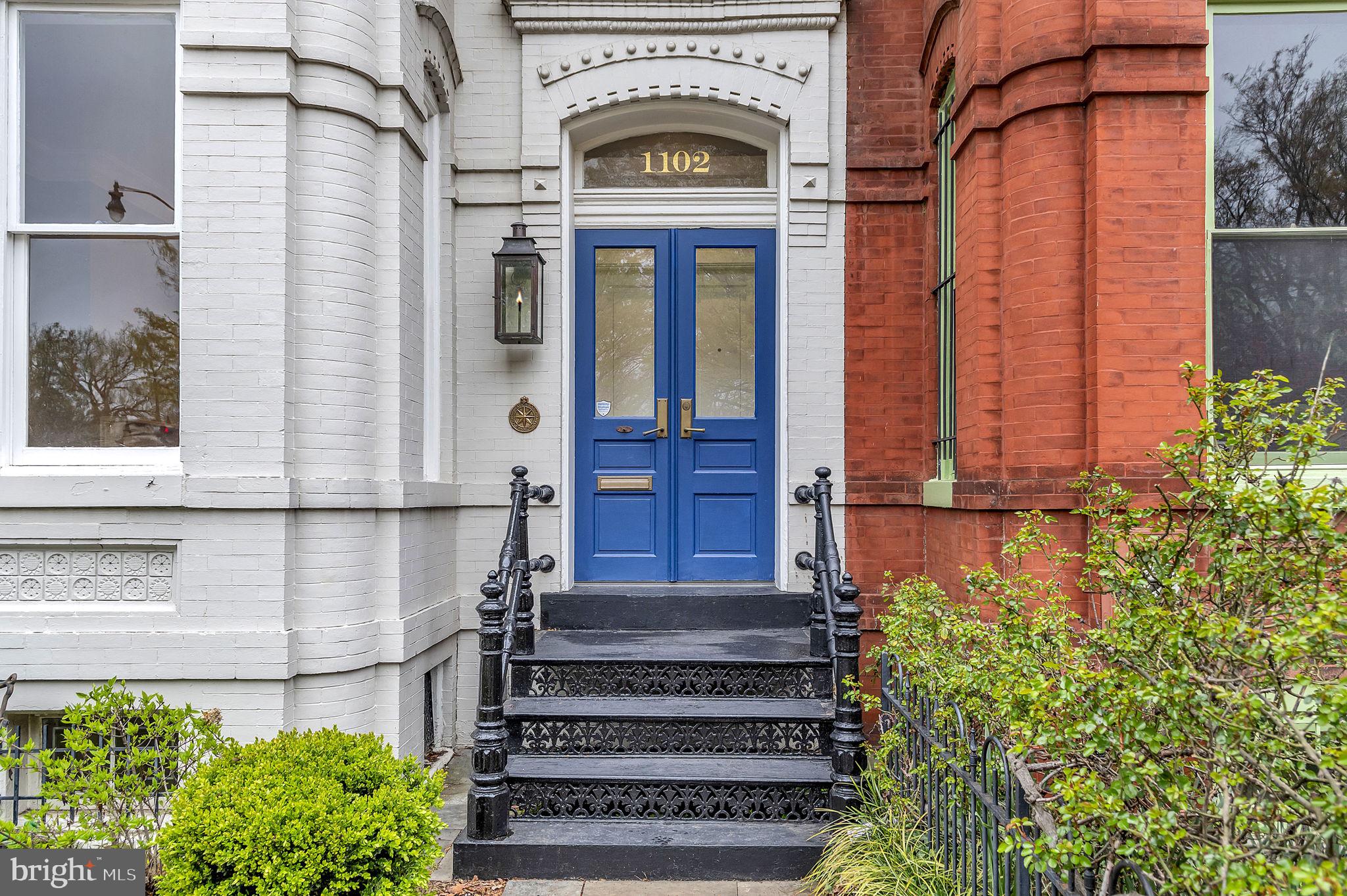 1102 E CAPITOL STREET NE