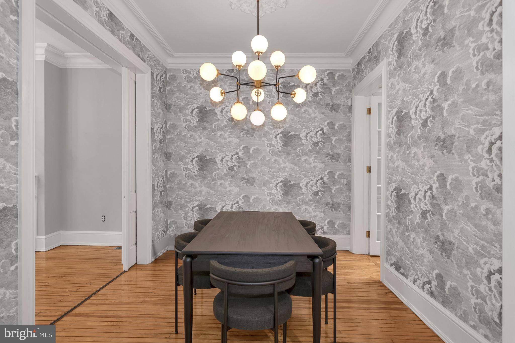 1102 E CAPITOL STREET NE