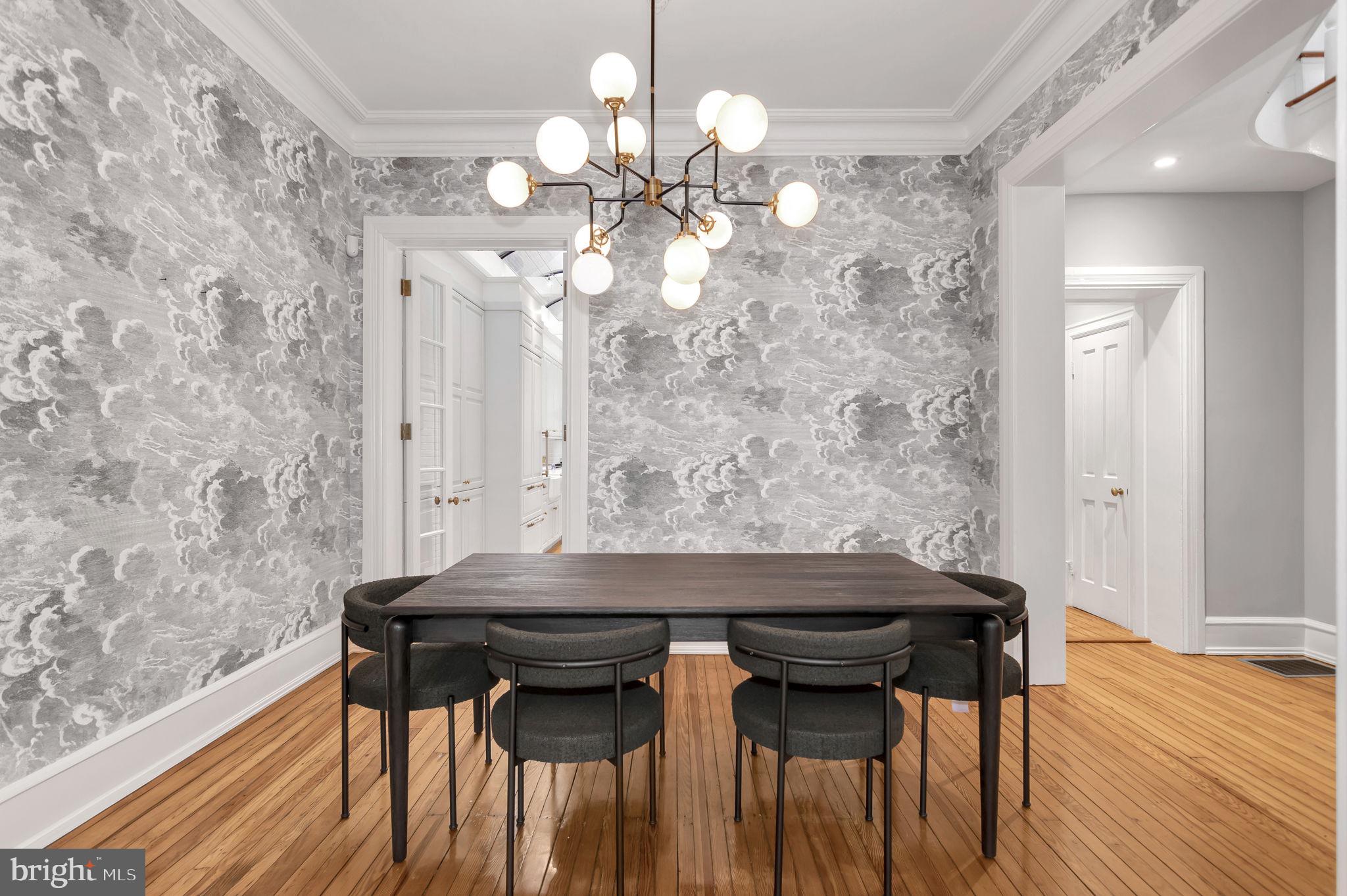 1102 E CAPITOL STREET NE