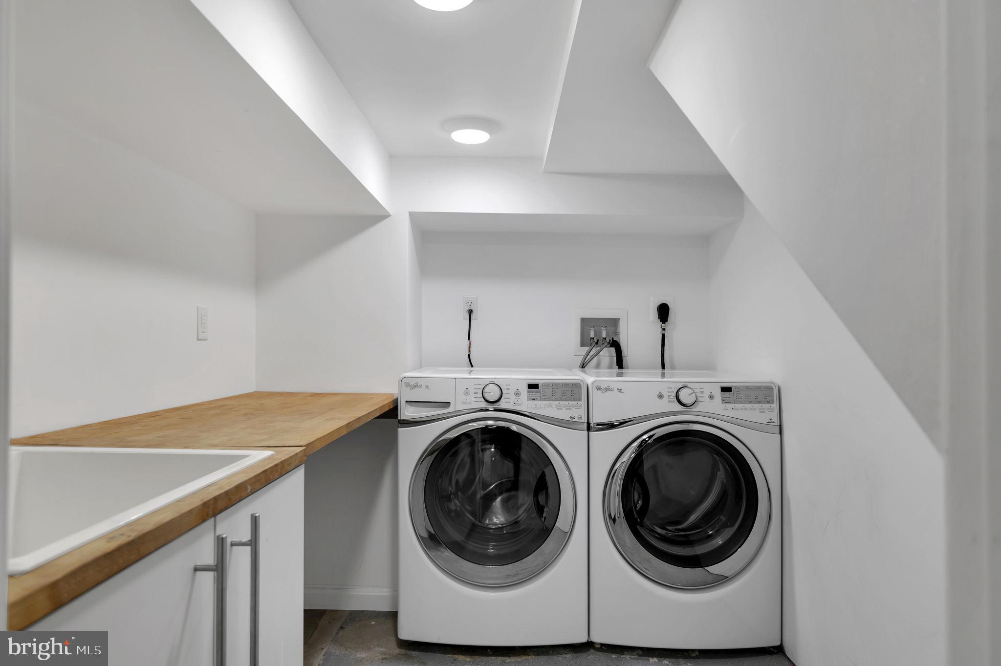 1102 E CAPITOL STREET NE