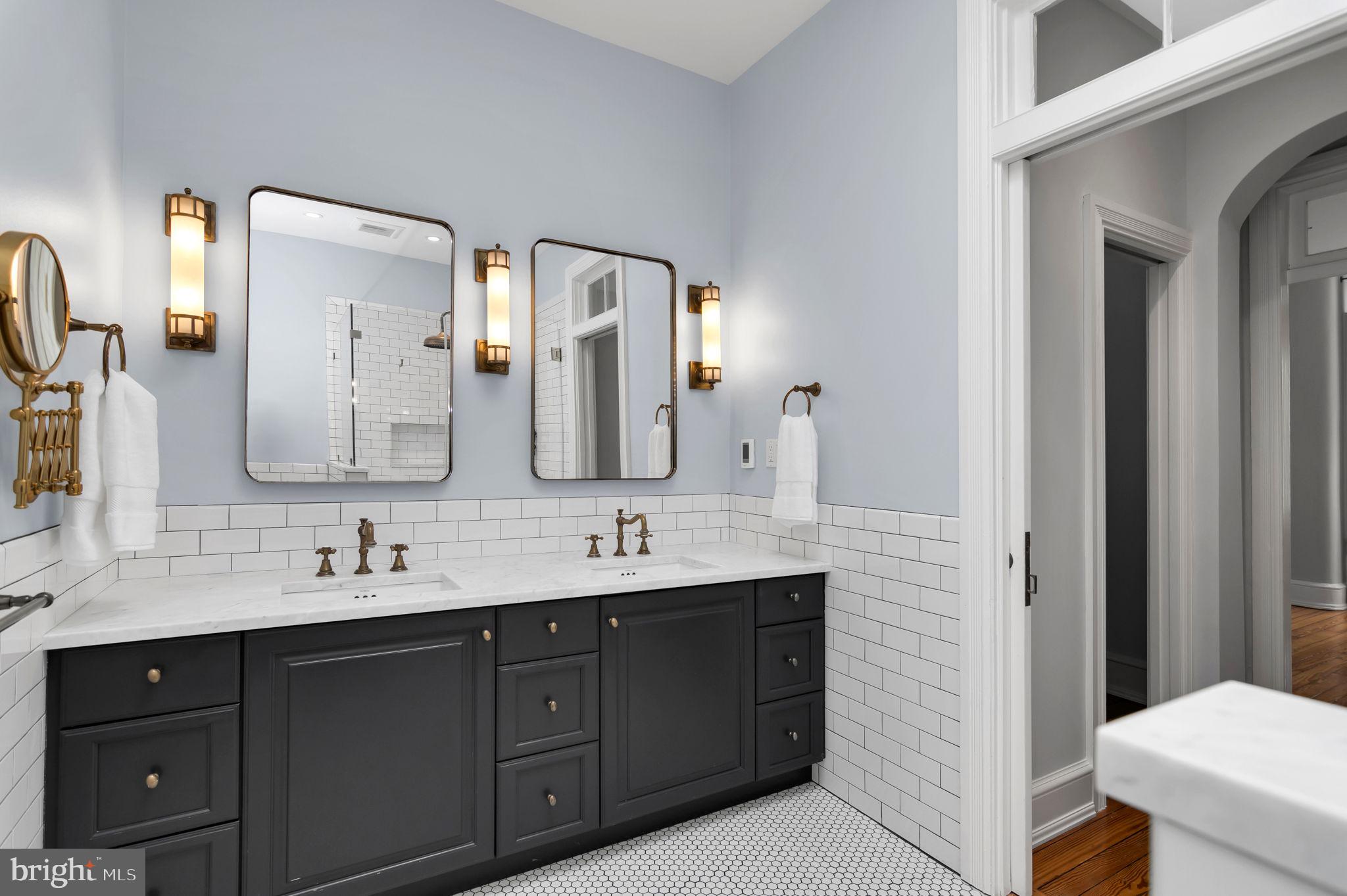 1102 E CAPITOL STREET NE