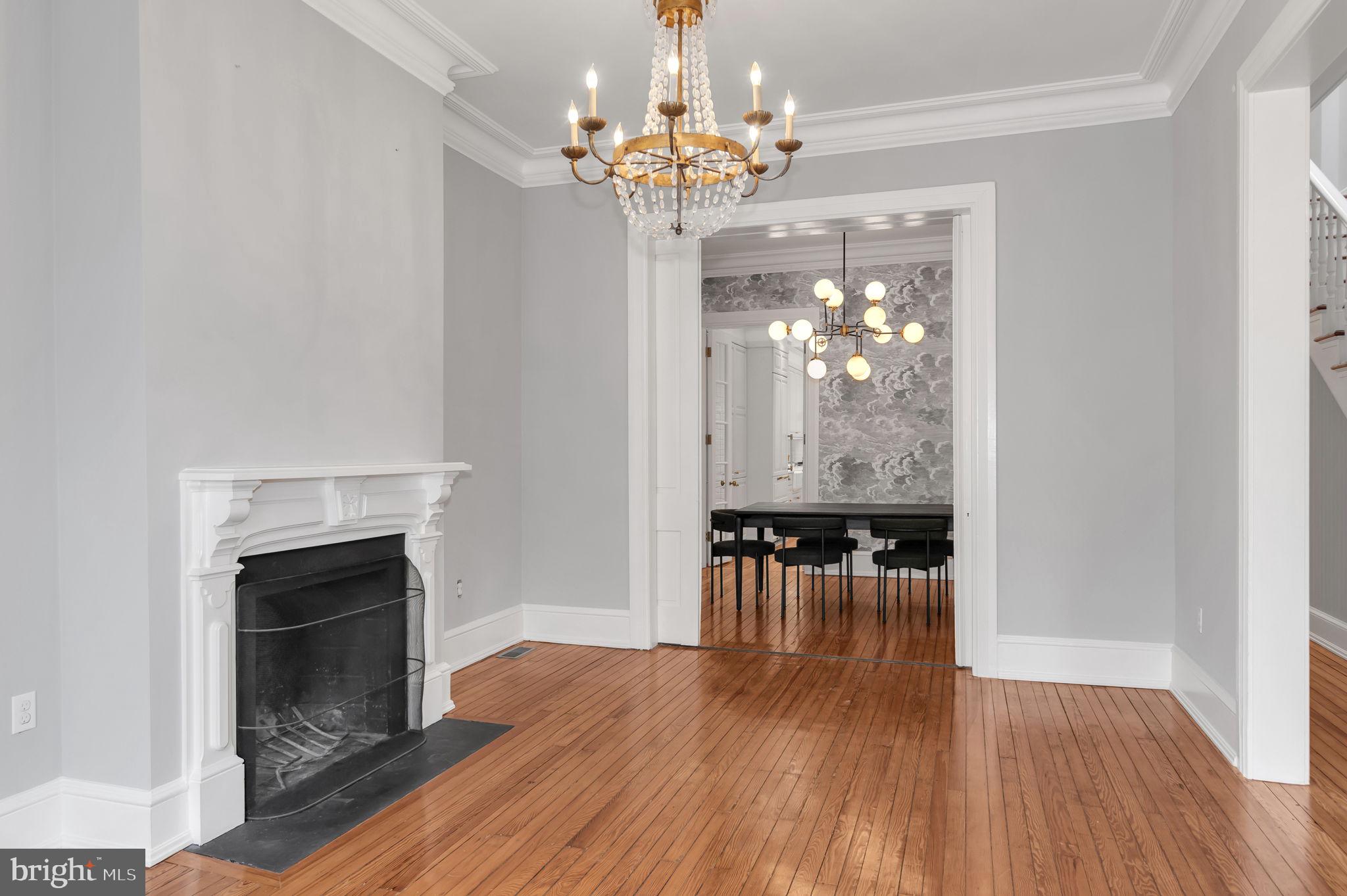 1102 E CAPITOL STREET NE