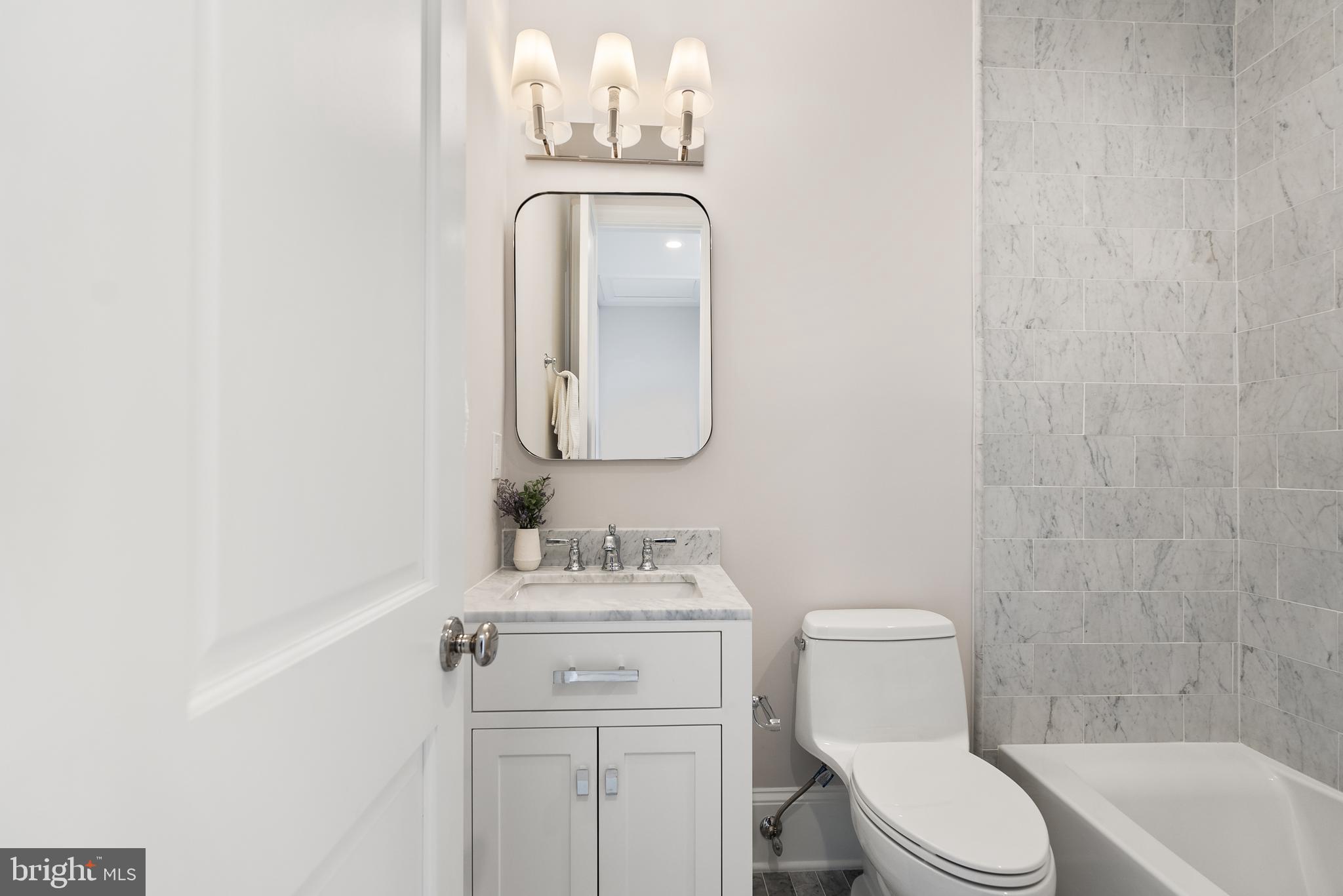 3844 BEECHER STREET NW