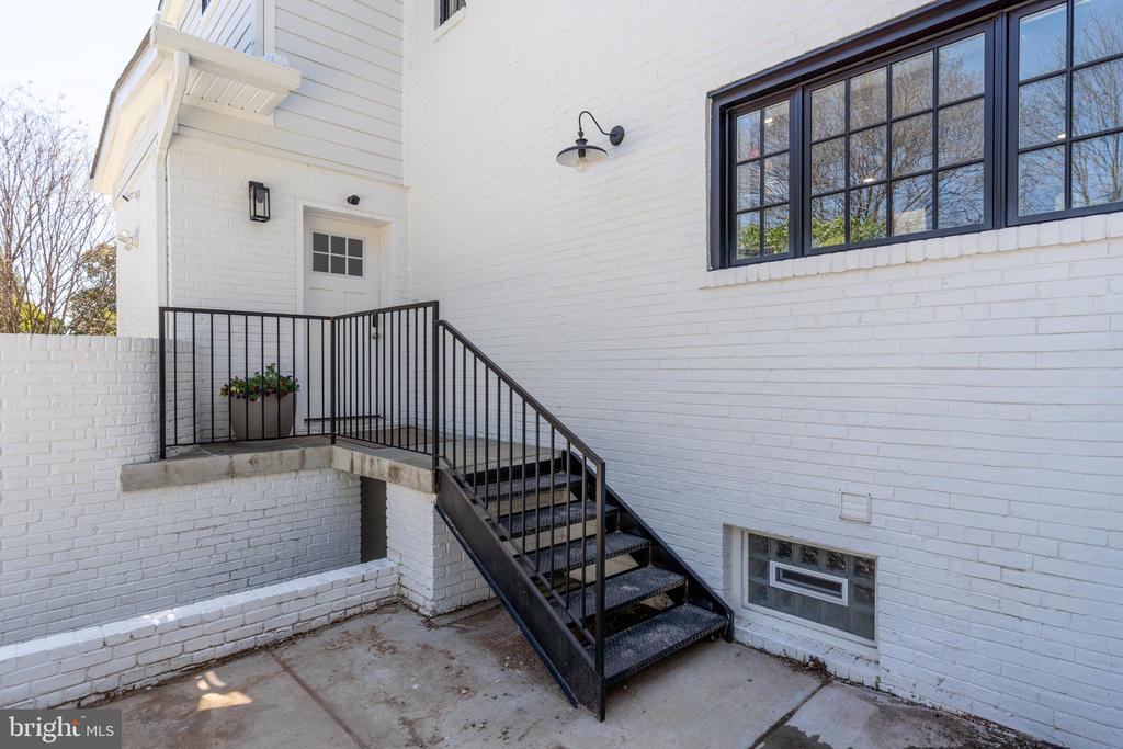 5011 CHEVY CHASE PARKWAY NW