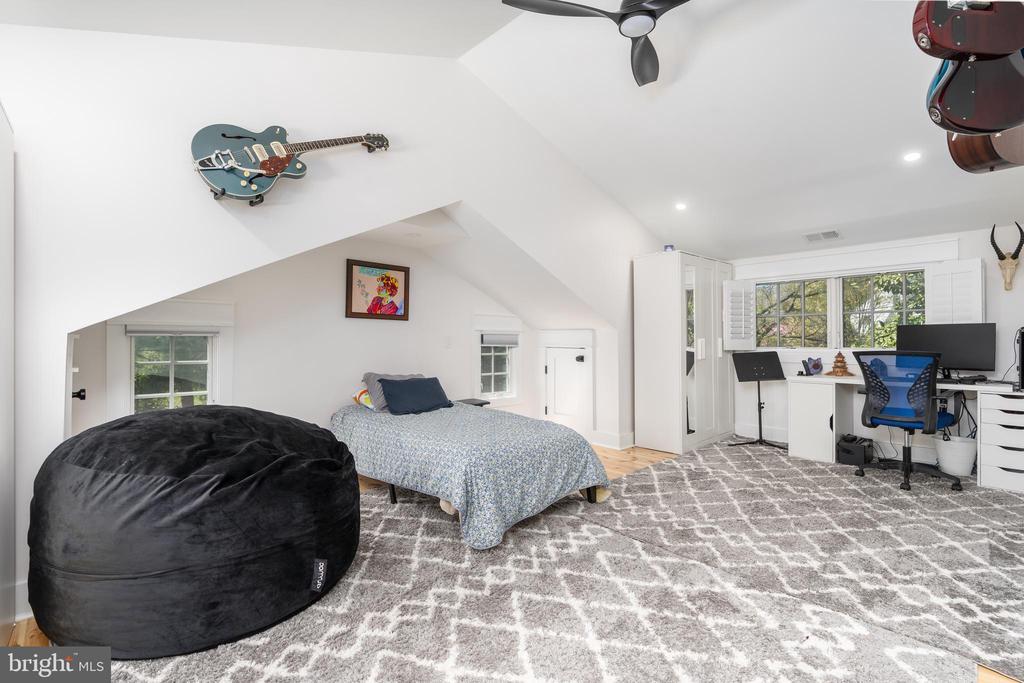 5011 CHEVY CHASE PARKWAY NW
