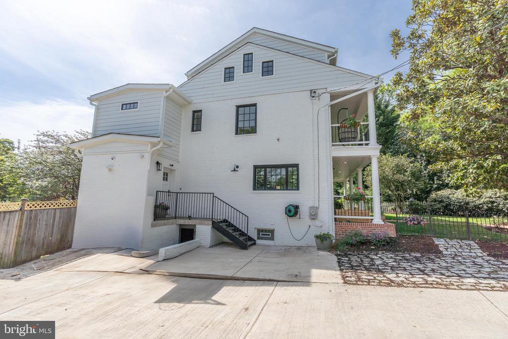 5011 CHEVY CHASE PARKWAY NW